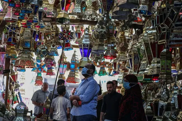 مصر حظر التجول وباء كورونا خلال شهر رمضان ظروف استثنائية