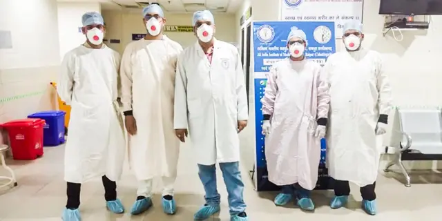 डॉक्टरों की टीम