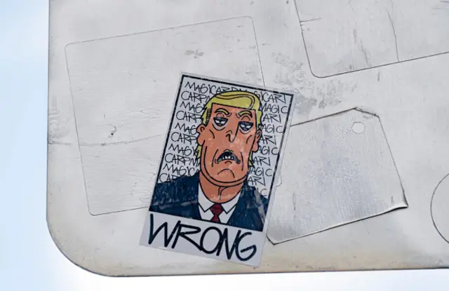 ترامب يرفض تلقي أسئلة الصحفيين بعد الجدل المثار حول تصريحه بحقن مرضى كورونا بمطهرات