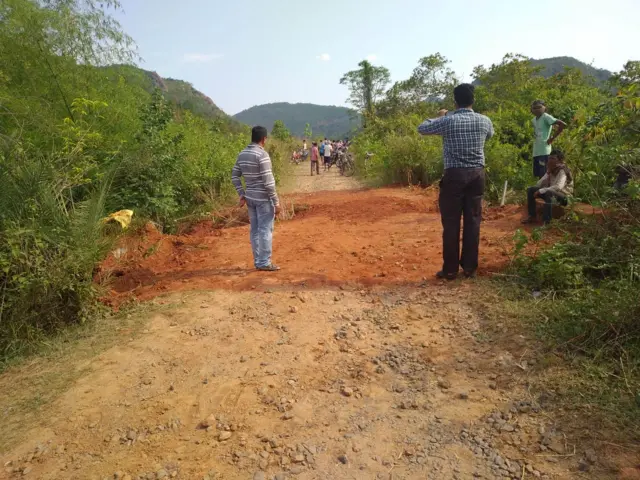 ఆంధ్రప్రదేశ్ సరిహద్దు రహదారులు తవ్వేస్తున్న ఒడిశా.. తిరిగి పూడ్చిన అధికారులు