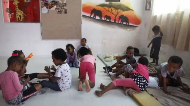 ህጻናት ብኸመይ ንኮቪድ-19 ከምዝስዕርዎ እትትርኽ ናይ ትግርኛ መጽሓፍ