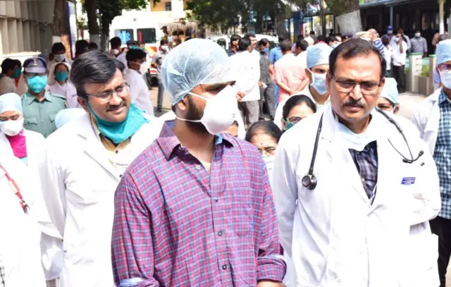 కాకినాడలో కరోనాను జయించిన యువకుడు