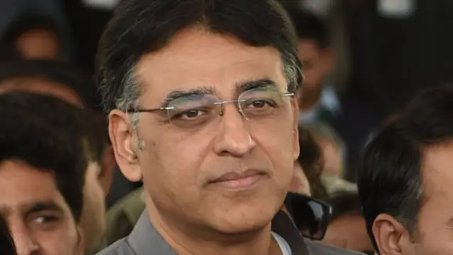 کورونا، اسد عمر