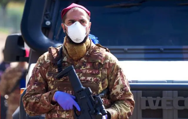 ရွာကို စစ်တပ်အစောင့်ချ ပိတ်ဆို့ထား