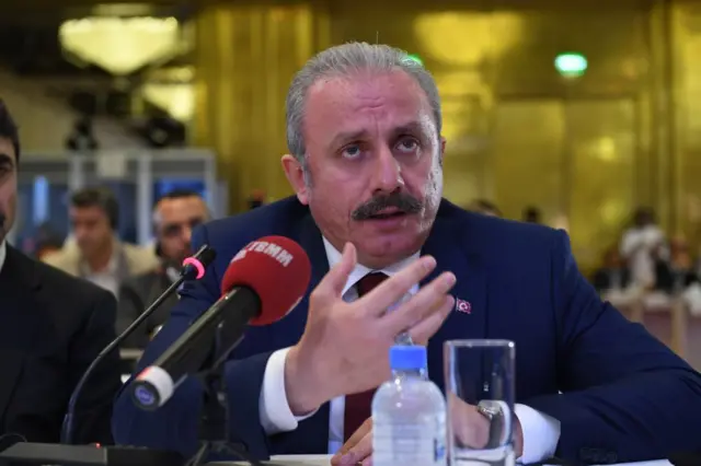 TBMM Başkanı Mustafa Şentop, Meclis'te çalışan üç personelin Covid-19'a yakalandığını açıkladı