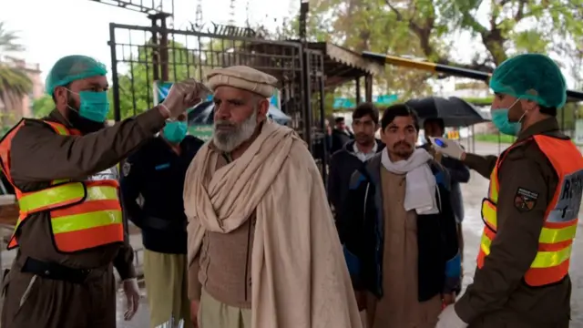 اسد قیصر: کورونا کو کسی مذہب یا مسلک سے جوڑنا مناسب نہیں