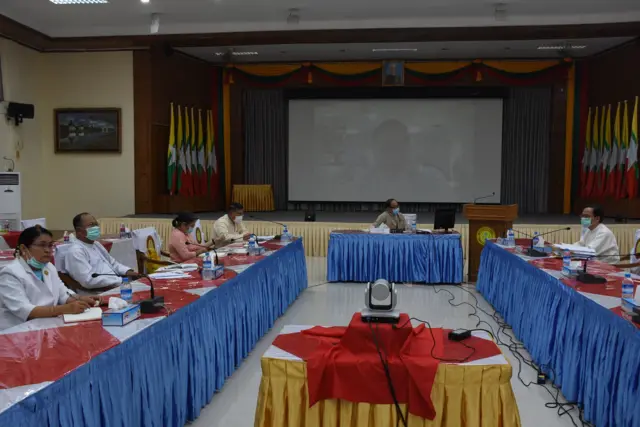 ကျန်းမာရေးဝန်ထမ်းတွေနဲ့ ဗီဒီယိုကွန်ဖရင့်