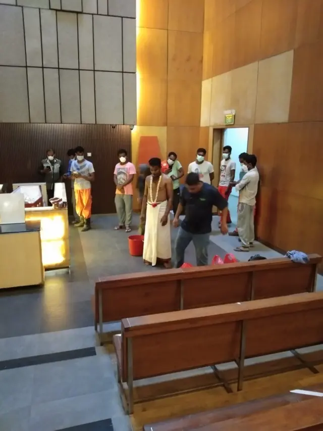 విశాఖ వాసికి వాట్సాప్ అంత్యక్రియలు