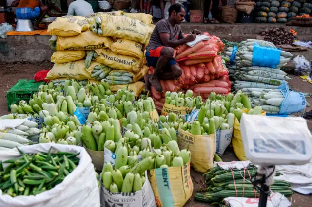 விளைப்பொருட்களை அரசே நேரடி கொள்முதல் செய்ய வேண்டும் - நீதிமன்றம் அறிவுறுத்தல்
