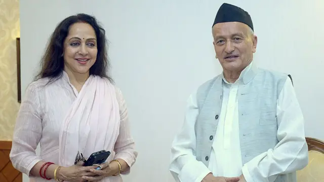 हेमा मालिनी आणि भगतसिंह कोश्यारी