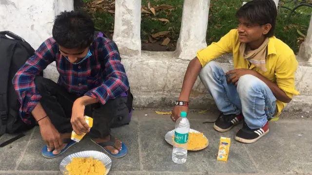 "என்னுடைய ரயில் எப்போது வரும்?"