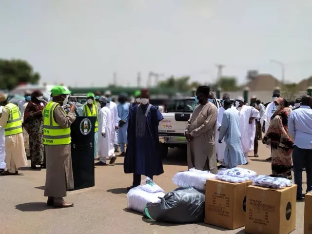 Govnor Abdullahi Ganduje at di distribution centre