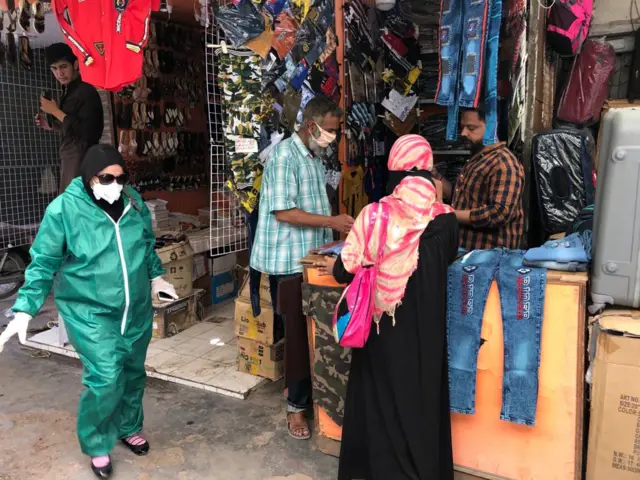 کراچی کے بازاروں میں عید کی شاپنگ کے لیے رش