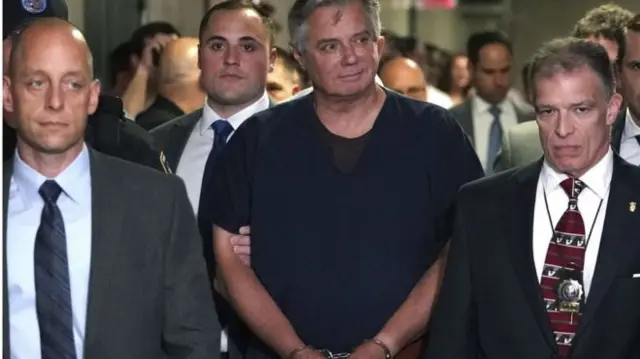 Dem bin sentence Manafort (centre) last year