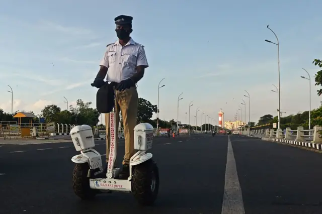 கொரோனா காவல்துறை