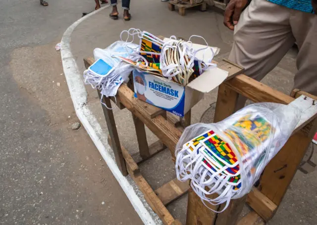 Facemasks wey dey for Ghana national colours