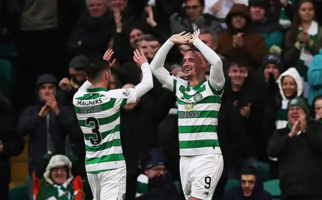 kutlama yapan Celticli oyuncular