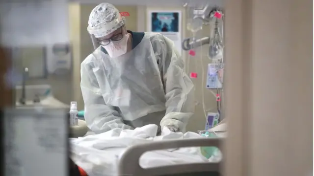 Doctor treating coronavirus in US
