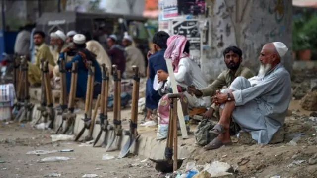 پاکستان میں ایک کروڑ افراد کے بیروزگار ہونے کا خدشہ