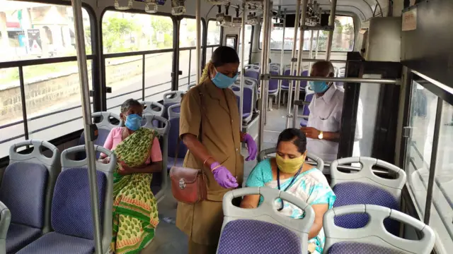 புதுச்சேரியில் பேருந்து சேவை தொடங்கியது