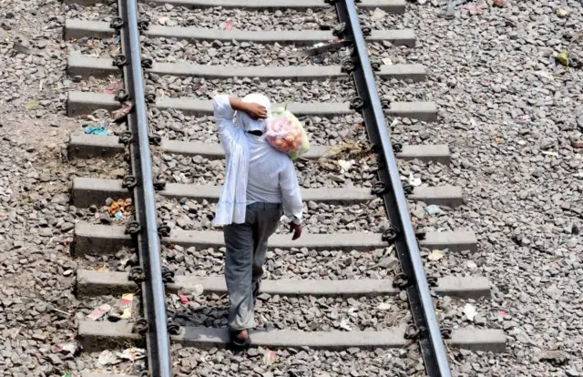 ट्रेन की पटरी