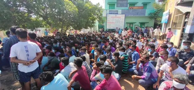 வடமாநிலத் தொழிலாளர்கள் போராட்டம்
