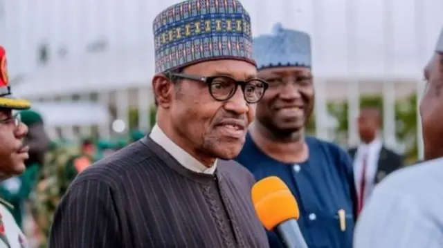 Shugaba Buhari ya ce yana tufka jihohi suna warware ta