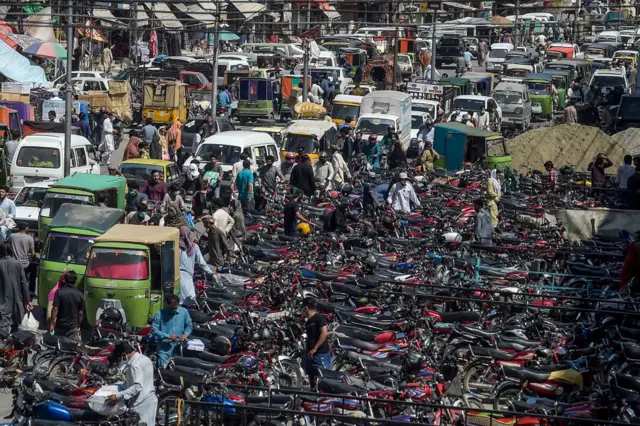 மலேசியாவில் அதிகரித்து வரும் போக்குவரத்து நெரிசல்