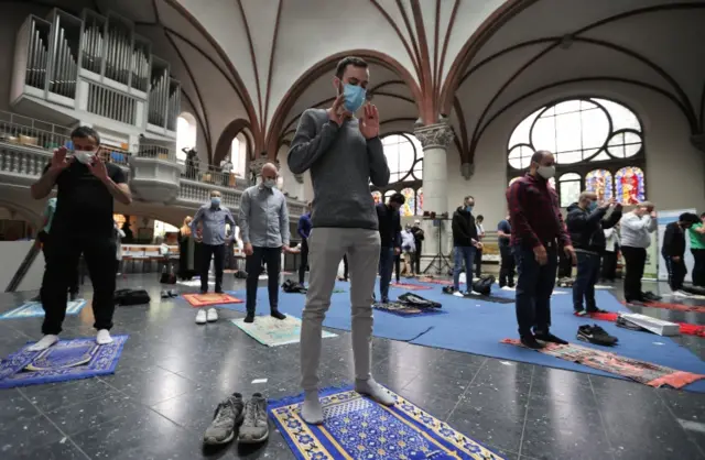 Berlin'de Martha Lütheryen Kilisesi'nde namaz