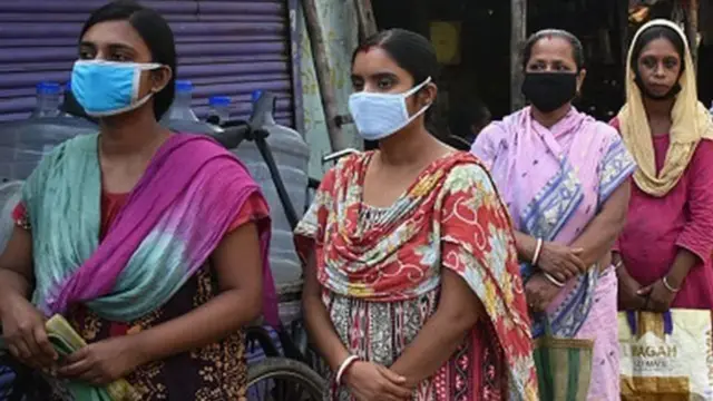பெண் பணியாளர்களை இழிவு படுத்திய கென்ட்