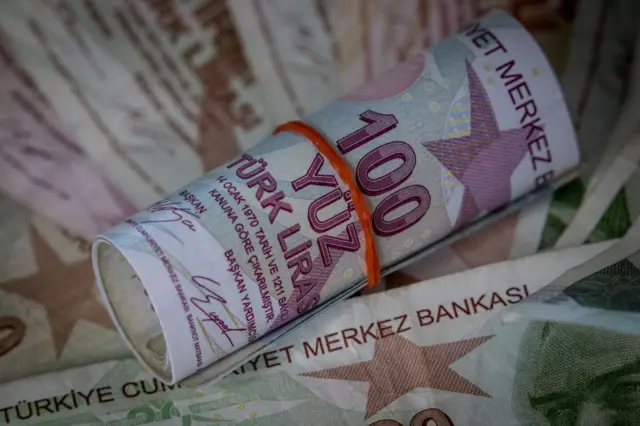 Reuters: Türkiye bu yıl TL'yi desteklemek adına rezervlerinden 44 milyar dolar kullandı