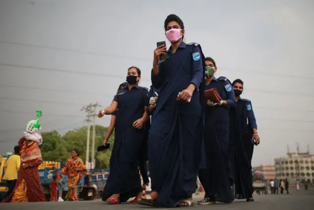 বাংলাদেশে প্রায় নয়শ পুলিশ আক্রান্ত