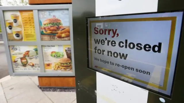 McDonald’s đã đóng cửa tất cả các cửa hàng tại Anh vì đại dịch Covid-19.d-19s.