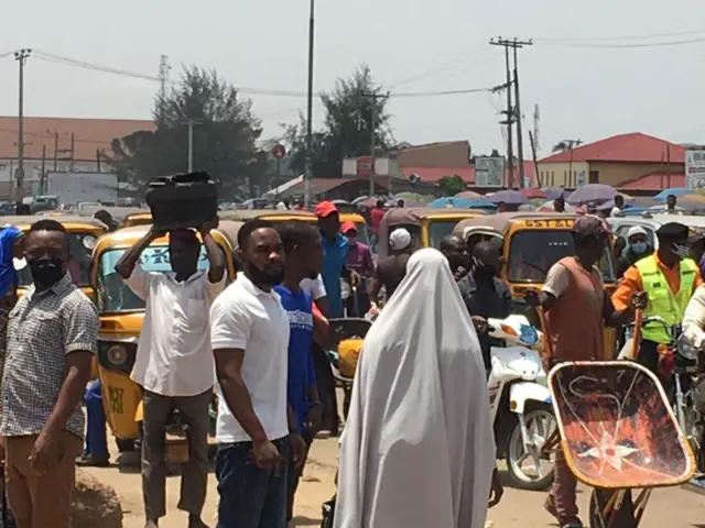 Nasarawa state pipo dey go about dia business for market as if covid 19 no exist.