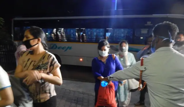 कोटा से लौटकर आए बच्चे