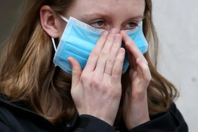 መሸፈኒ ገጽ ማስክ ዝገበረት ሰበይቲ