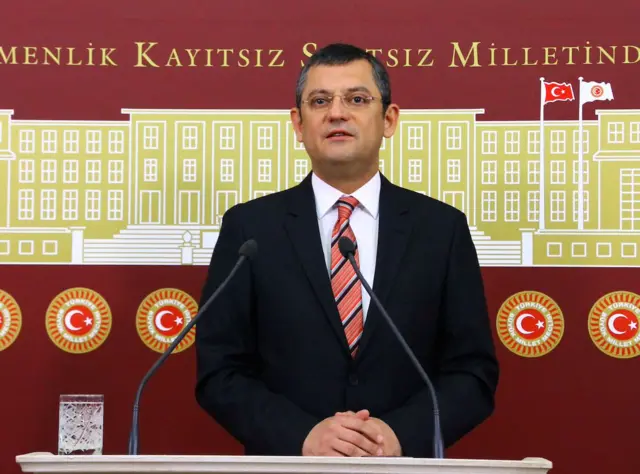 özgür özel
