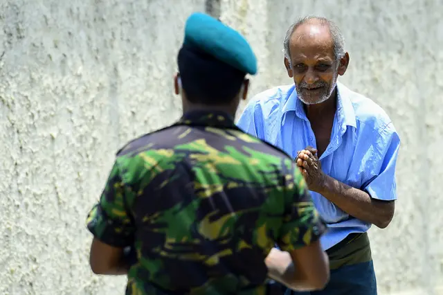 இலங்கையில் ஊரடங்கு சட்டம்: 50,000 பேர் கைது