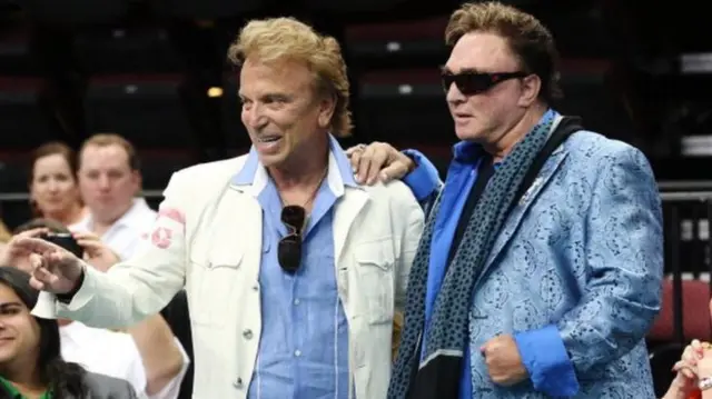 Roy Horn (right) and im partner Siegfried Fischbacher bin host one of the longest-running shows for Las Vegas