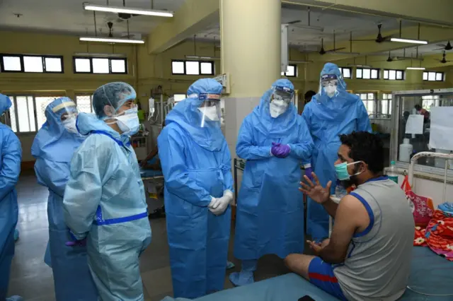 मुंबई महानगरपालिकेचे नवे आयुक्त इक्बाल चहल यांनी नायर रुग्णालयाला भेट देऊन उपचारांबद्दल माहिती घेतली.