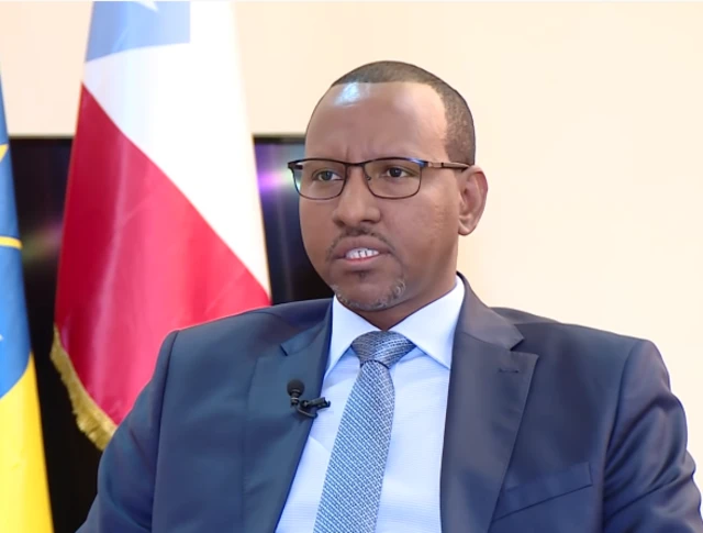 Obbo Adam Faarah Af-yaa'ii Mana Maree Federeeshinii ta'un filamaniiru