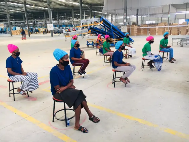 ሰራሕተኛታት ፋብሪካ ዓለባ ቬሎሲቲ