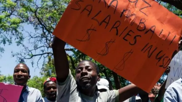 Lammiilee Zimbaabuwee mindaan doolaaraan akka isaaniif kaffalamu gaafatan