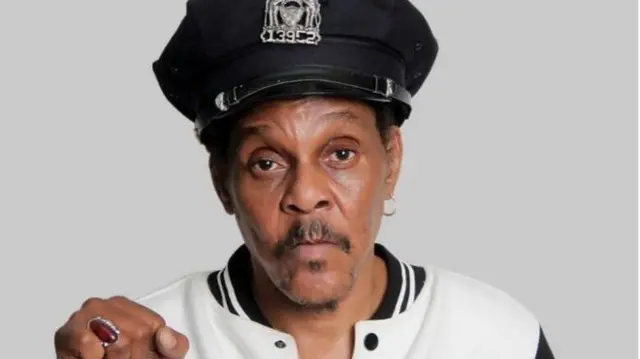 Majek ya shahara musamman a wakokin da ya rera a shekarun 1980 zuwa 1980