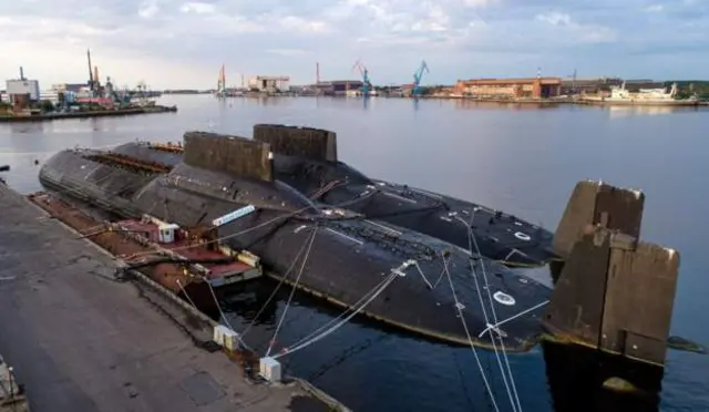 Dis Akula-class nuclear submarines dey dock for Severodvinsk