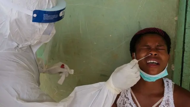 መርመራ ኮሮናቫይረስ ካብ ኣፍንጫ ብዝውሰድ ቅምሶ እዩ ዝካየድ