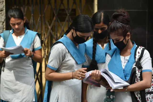 छात्राएं