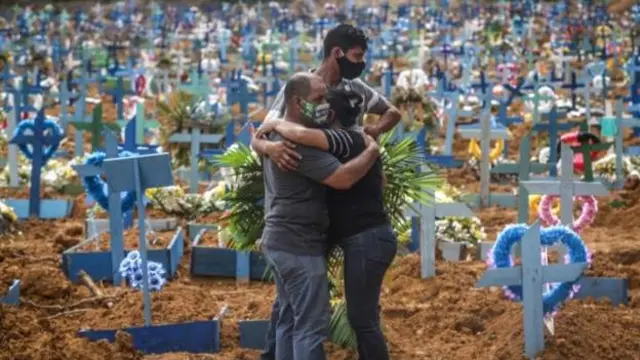 ব্রাজিলে গত ২৪ ঘণ্টায় আরো ১৩৪৯ জন মানুষ মারা গেছেন