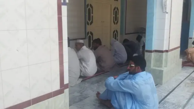 جمعے کی نماز کے دوران سماجی فاصلے کی کوششیں