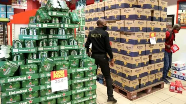 Man dey inside shop wey dem dey sell alcohol